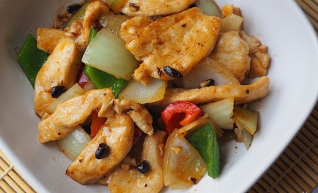 Order 100. Chicken with Black Bean Sauce food online from China Chef store, Edison on bringmethat.com