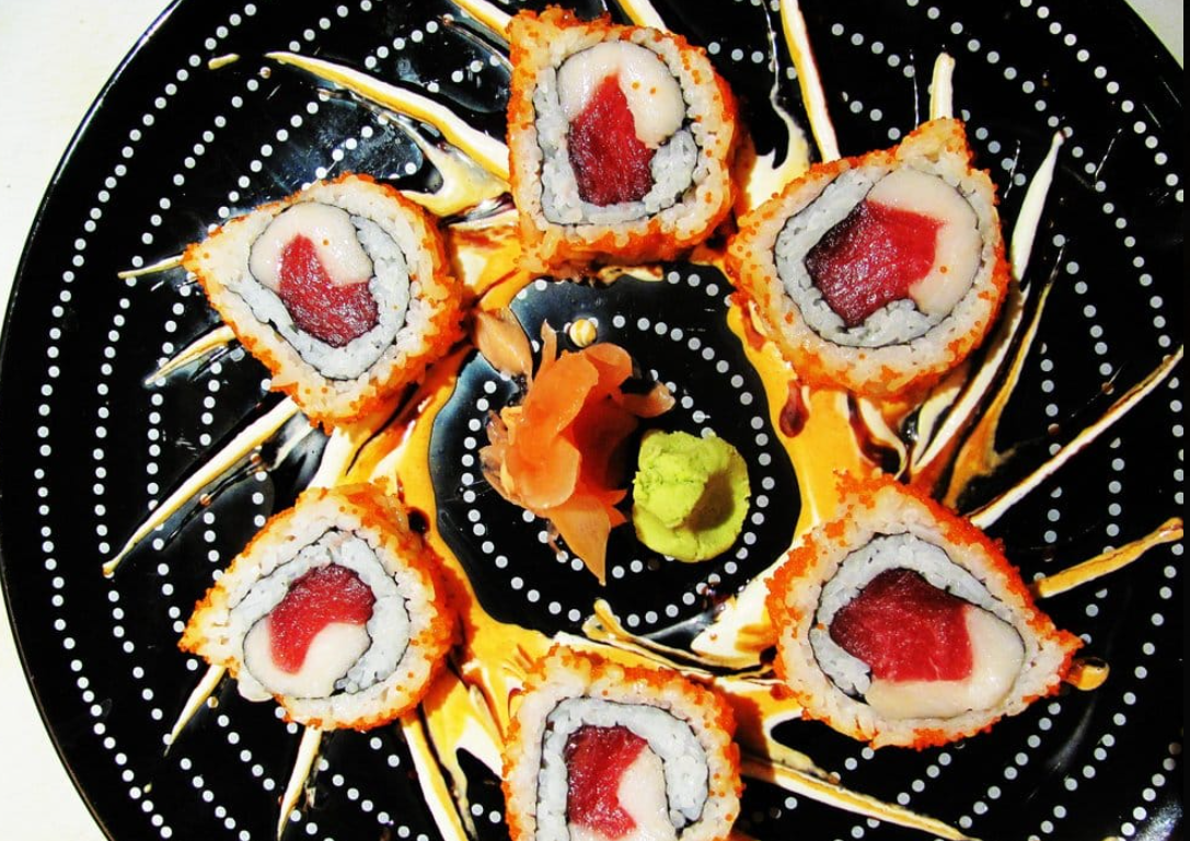 Order Naomi Roll food online from Naomi Sushi store, Arlington Heights on bringmethat.com