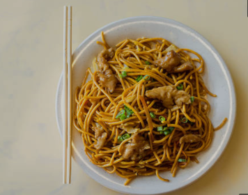 Order 34. Chicken Lo Mein food online from Chinatown restaurant store, Brooklyn on bringmethat.com