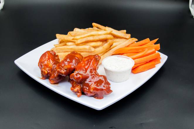 Order BBQ Chicken Wings food online from Lalis Pizza store, Lynwood on bringmethat.com