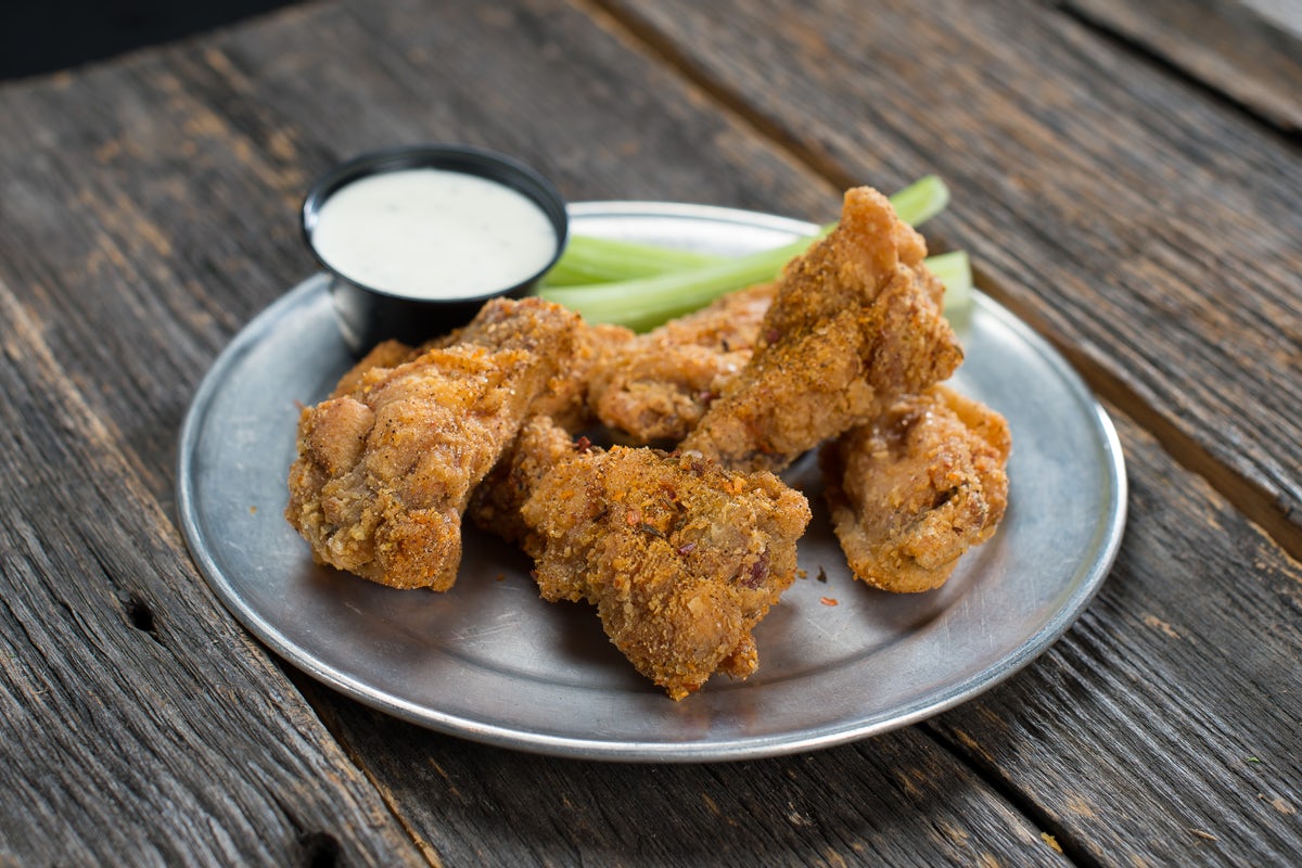 Order 5 Pack Traditional Wings food online from Native Grill & Wings store, Mesa on bringmethat.com