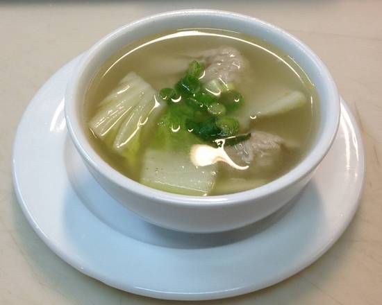 Order U3. Wonton Soup 云吞汤 food online from Jade Restaurant & Lounge store, Seattle on bringmethat.com