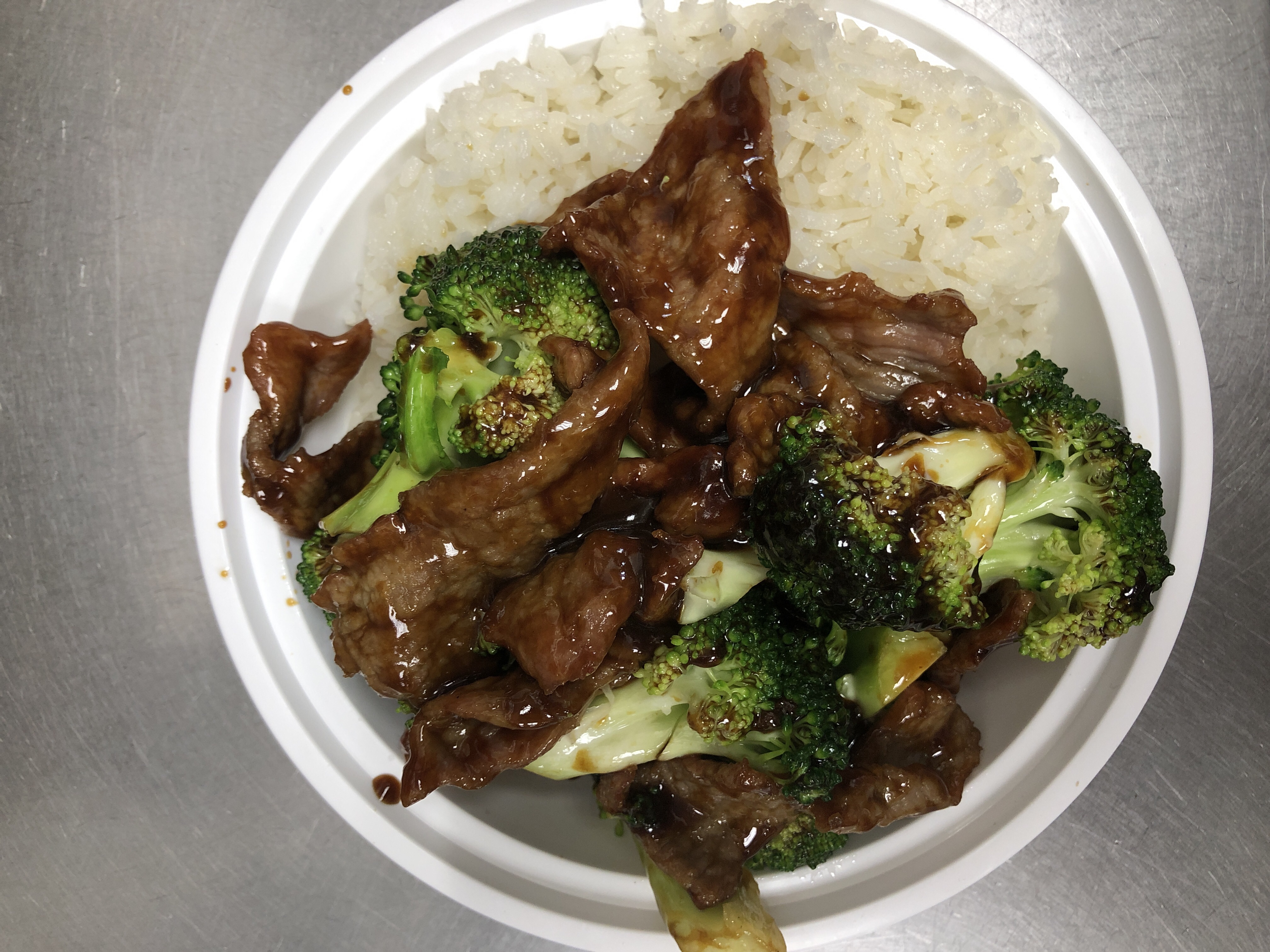 Order L26. Beef with Broccoli Lunch Special food online from Fortune East store, Garden City Park on bringmethat.com
