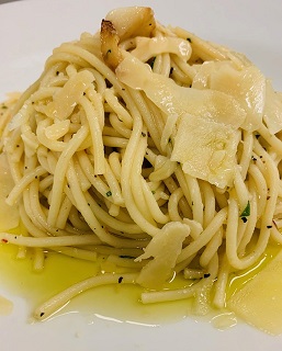 Order Spaghetti Aglio & Olio food online from Casa Italiana store, Richmond on bringmethat.com