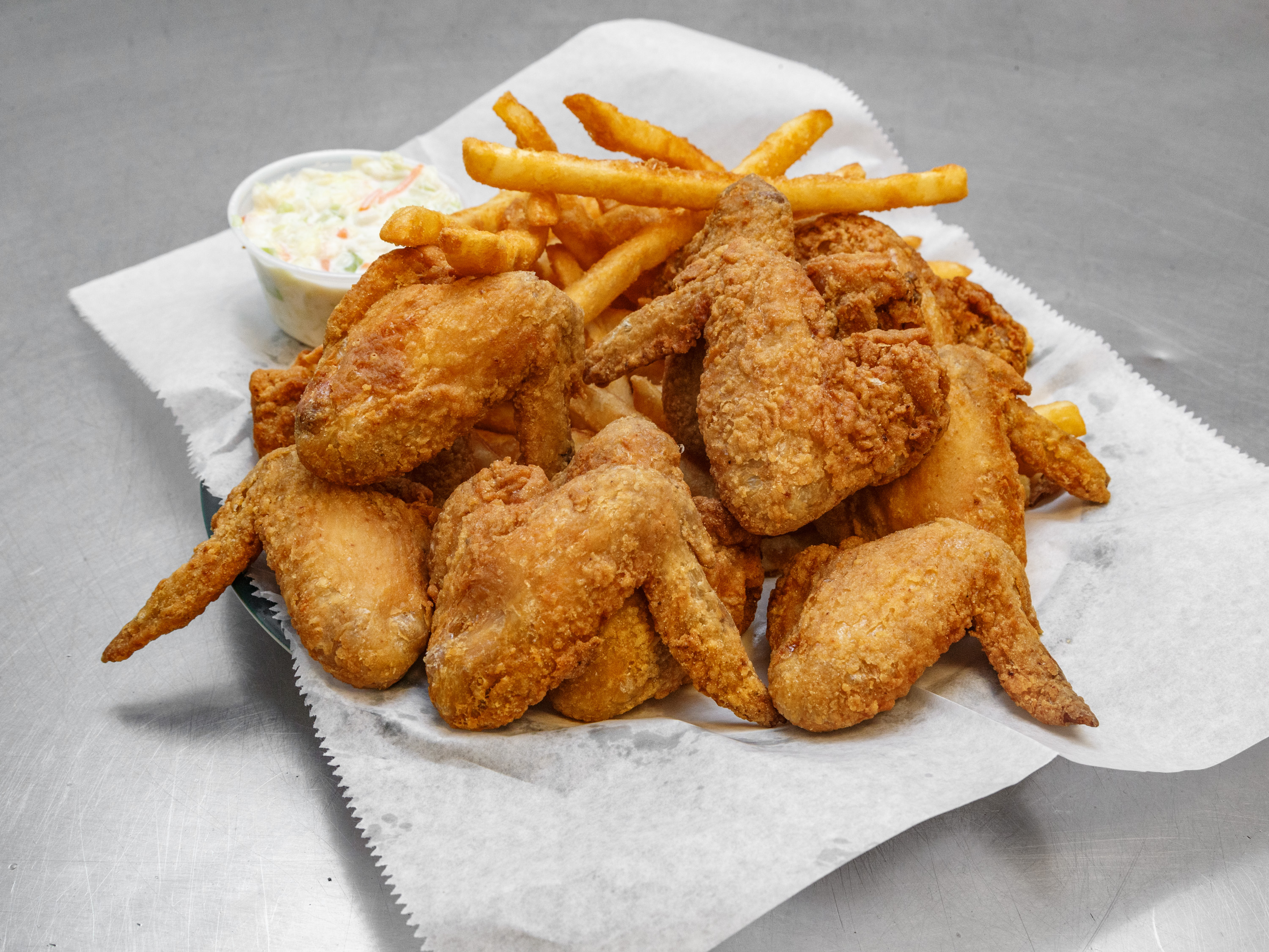 Order Whole Wings Chicken Platters food online from Al Fish & Chicken store, Duquesne on bringmethat.com