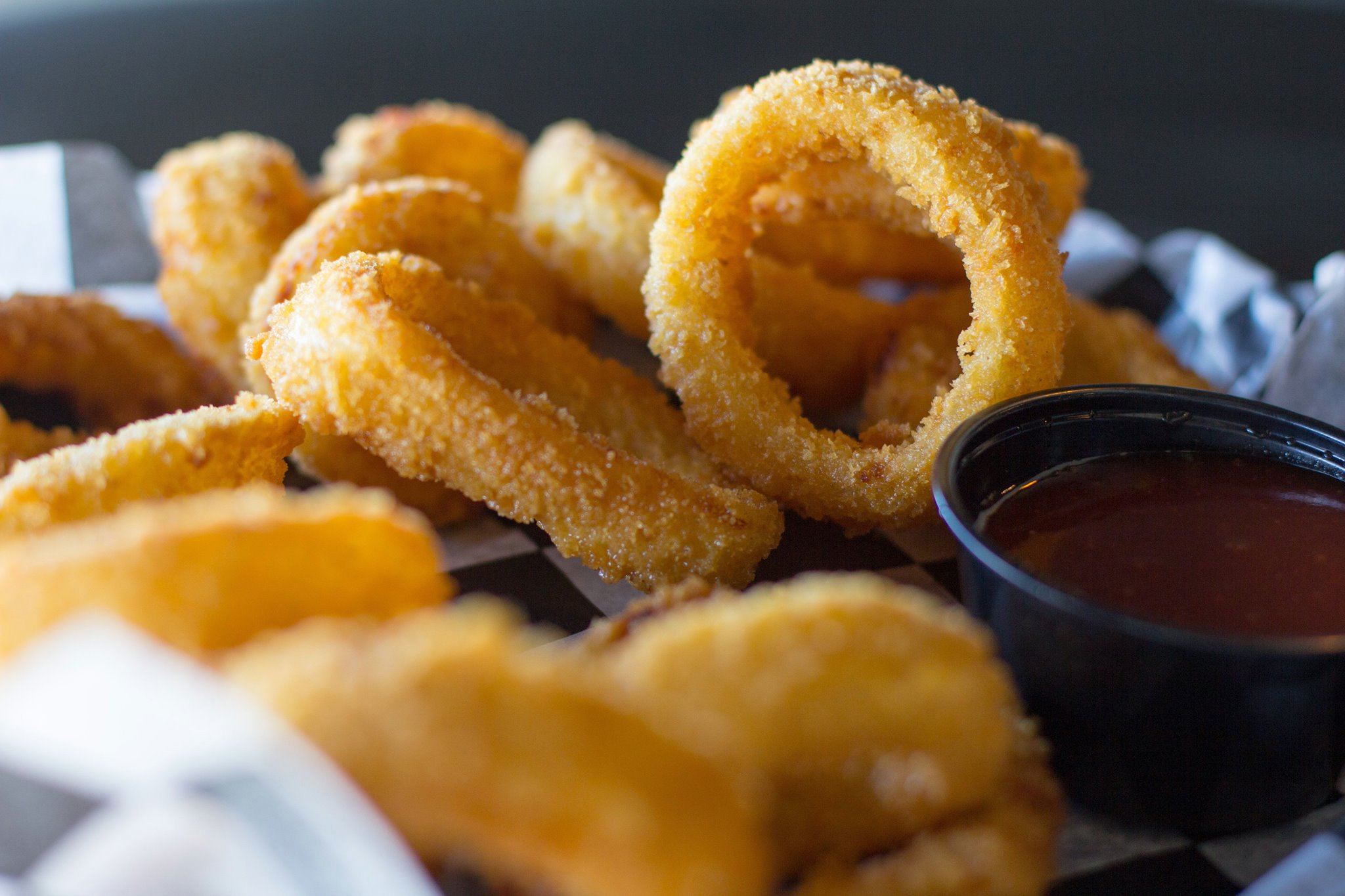 Order Beer Battered Onion Rings food online from Sneaker's Sports Bar and Grill store, Franklin Park on bringmethat.com