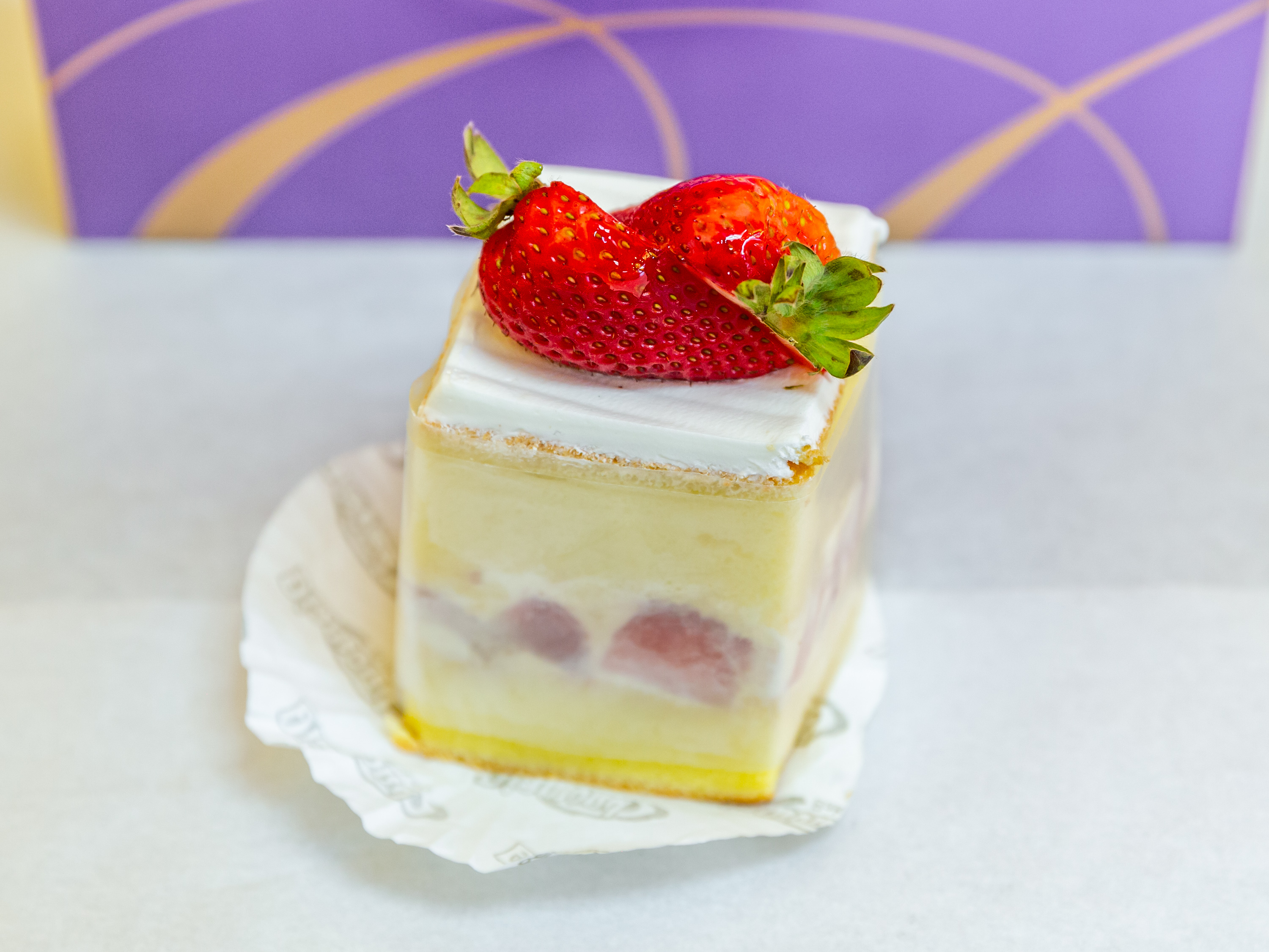 Order Strawberry Pastry Cake (Slice) food online from Diamond Bakery store, Monterey Park on bringmethat.com