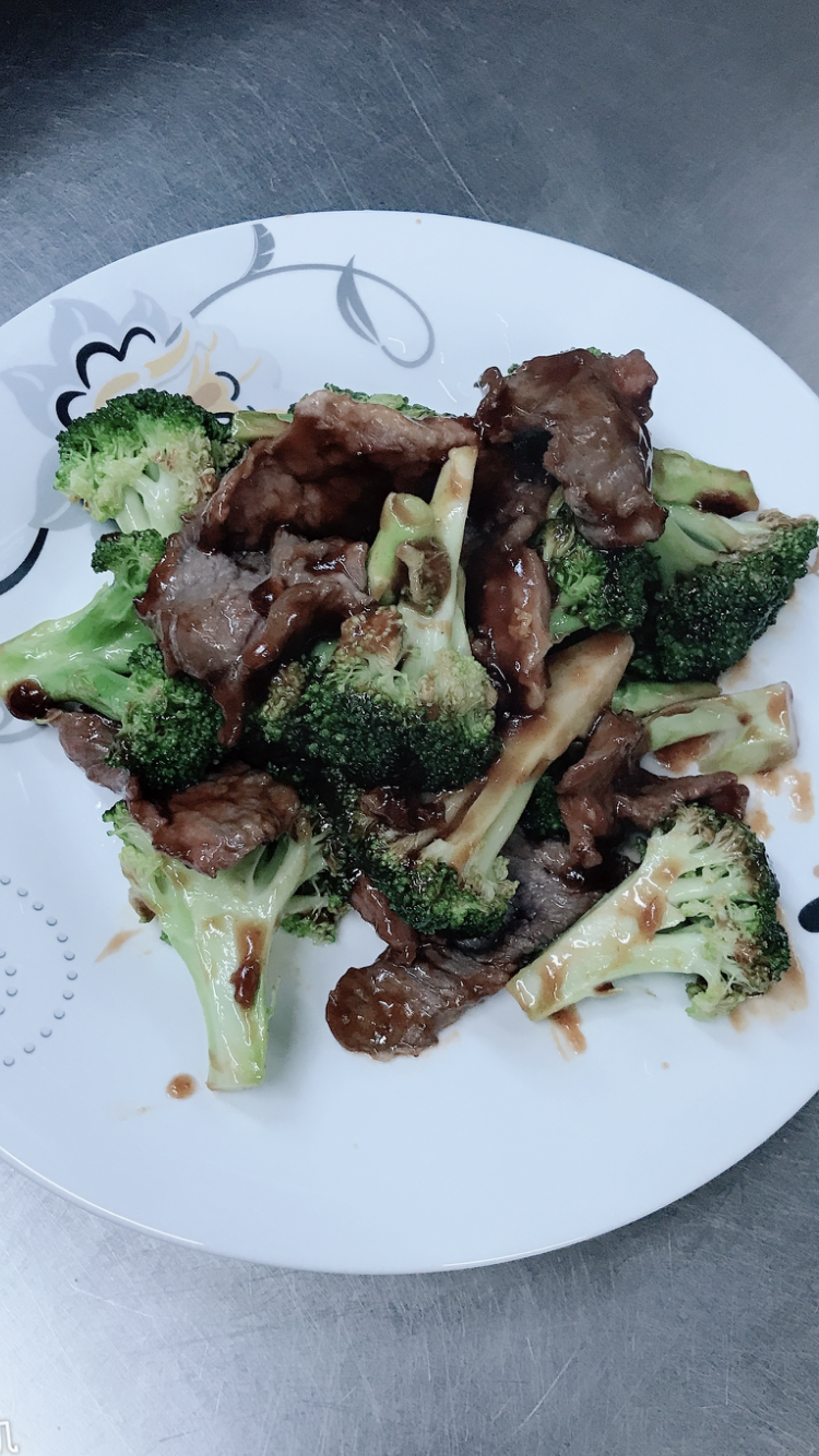 Order 65. Beef with Broccoli food online from Sam lee kitchen store, Long Island City on bringmethat.com