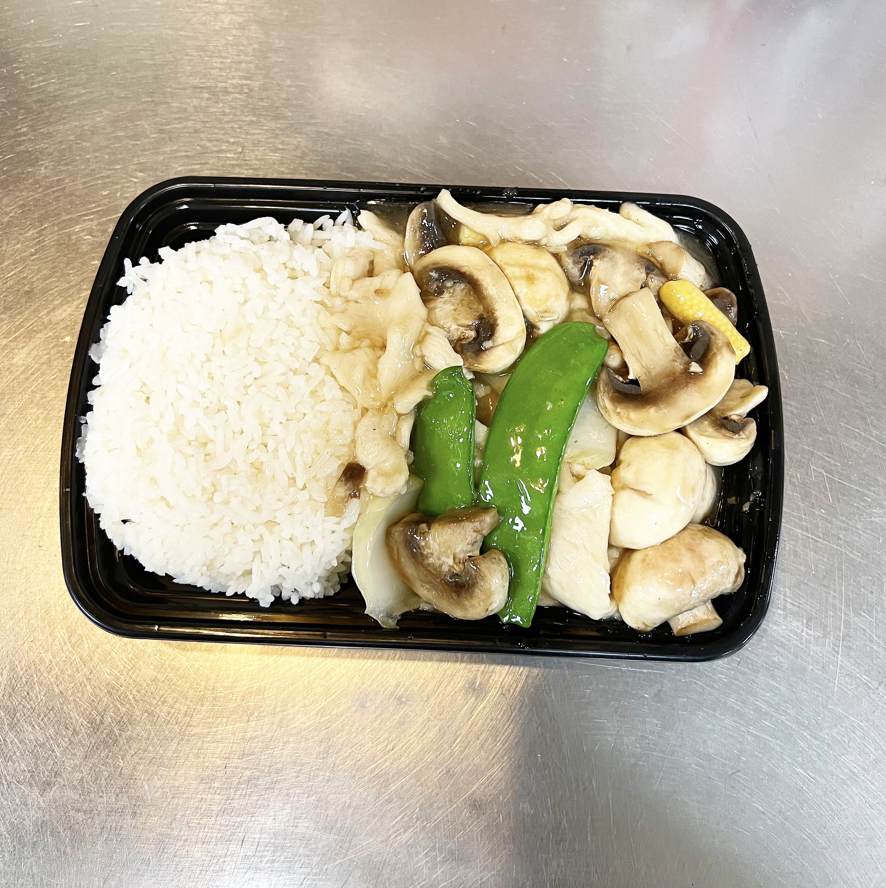 Order C6. Moo Goo Gai Pan Combo Plate food online from Golden China Express store, Worthington on bringmethat.com