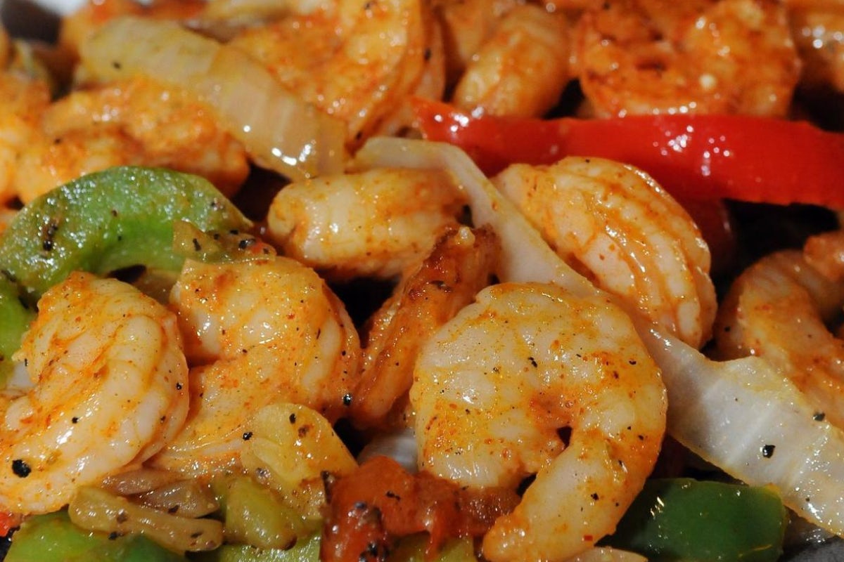 Order Fire-Grilled Garlic Shrimp Fajitas For 1 food online from Hacienda Colorado store, Lakewood on bringmethat.com