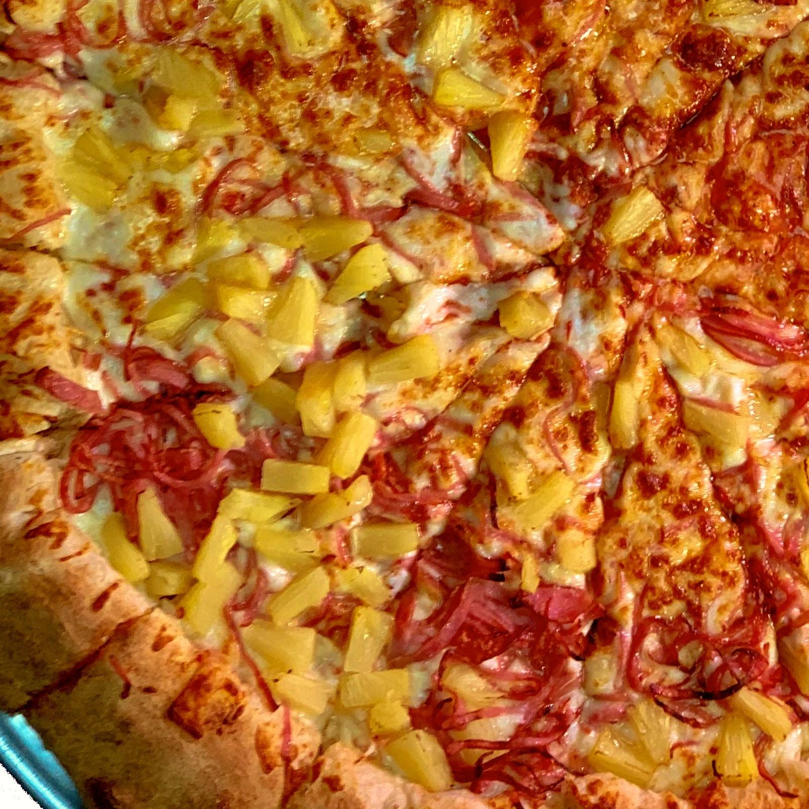 Order Small 14" Hawaiian Pizza - 8 Slices food online from Vincenzo's Pizza Newhall store, Newhall on bringmethat.com