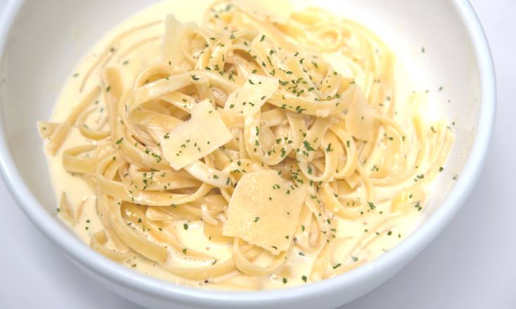 Order Fettuccini Alfredo food online from Mike's New York Pizzeria store, Ladera Heights on bringmethat.com