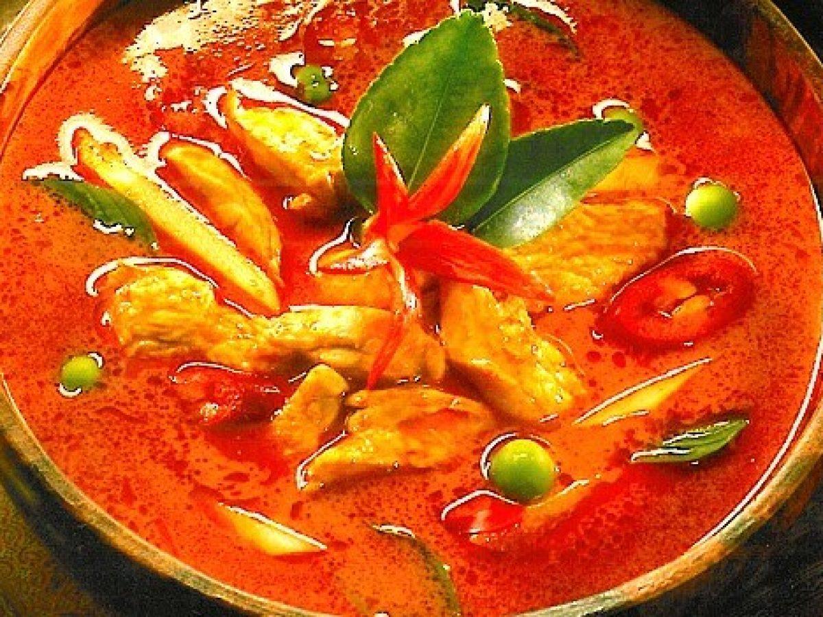 Order Red Curry Entree food online from Yummy thai store, New York on bringmethat.com
