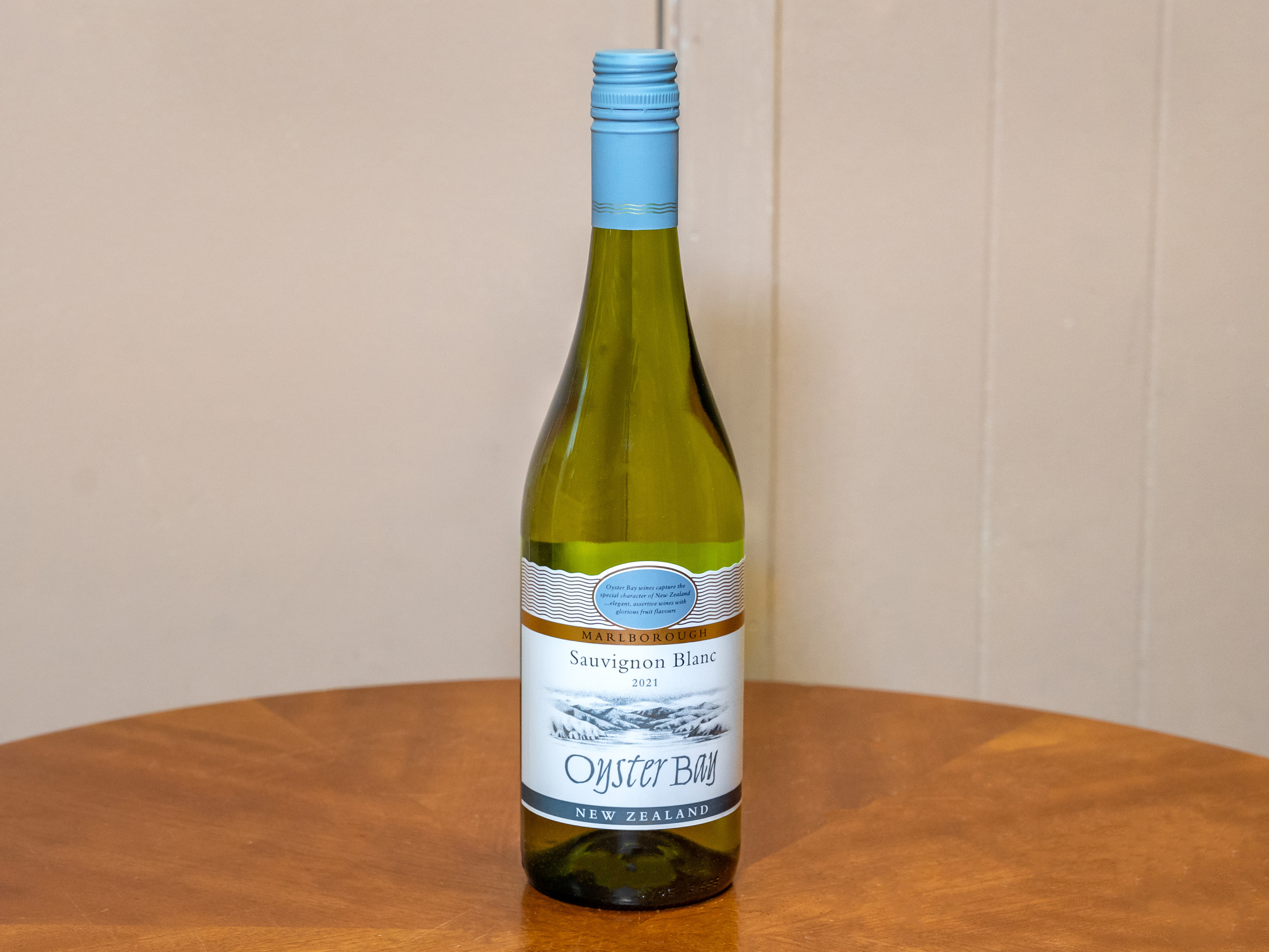 Order Oyster Bay Sauvignon Blanc, 750 ml. White Wine food online from Jose's Wines & Liquors store, Valley Cottage on bringmethat.com