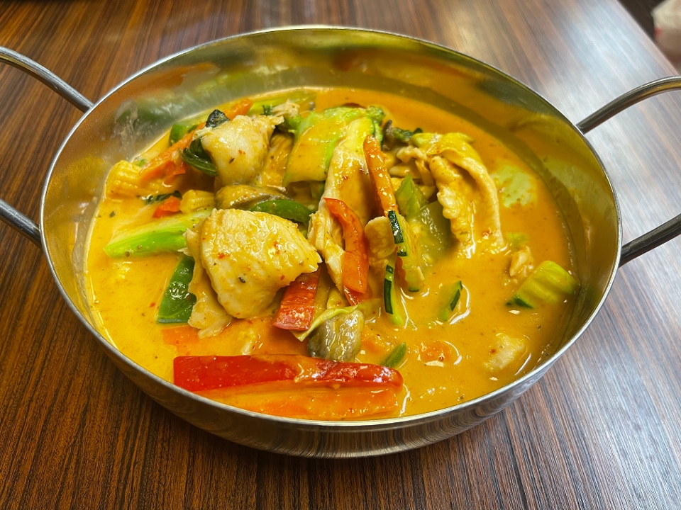 Order Panang Curry food online from Saucy's Thai & Pho store, Plano on bringmethat.com