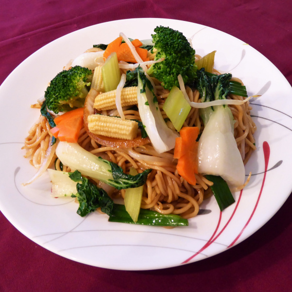 Order Mixed Greens Chow Mein 素菜炒面 food online from King Kee store, San Francisco on bringmethat.com