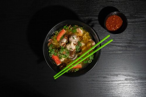 Order Wonton Noodle Soup food online from Phoever store, Encinitas on bringmethat.com