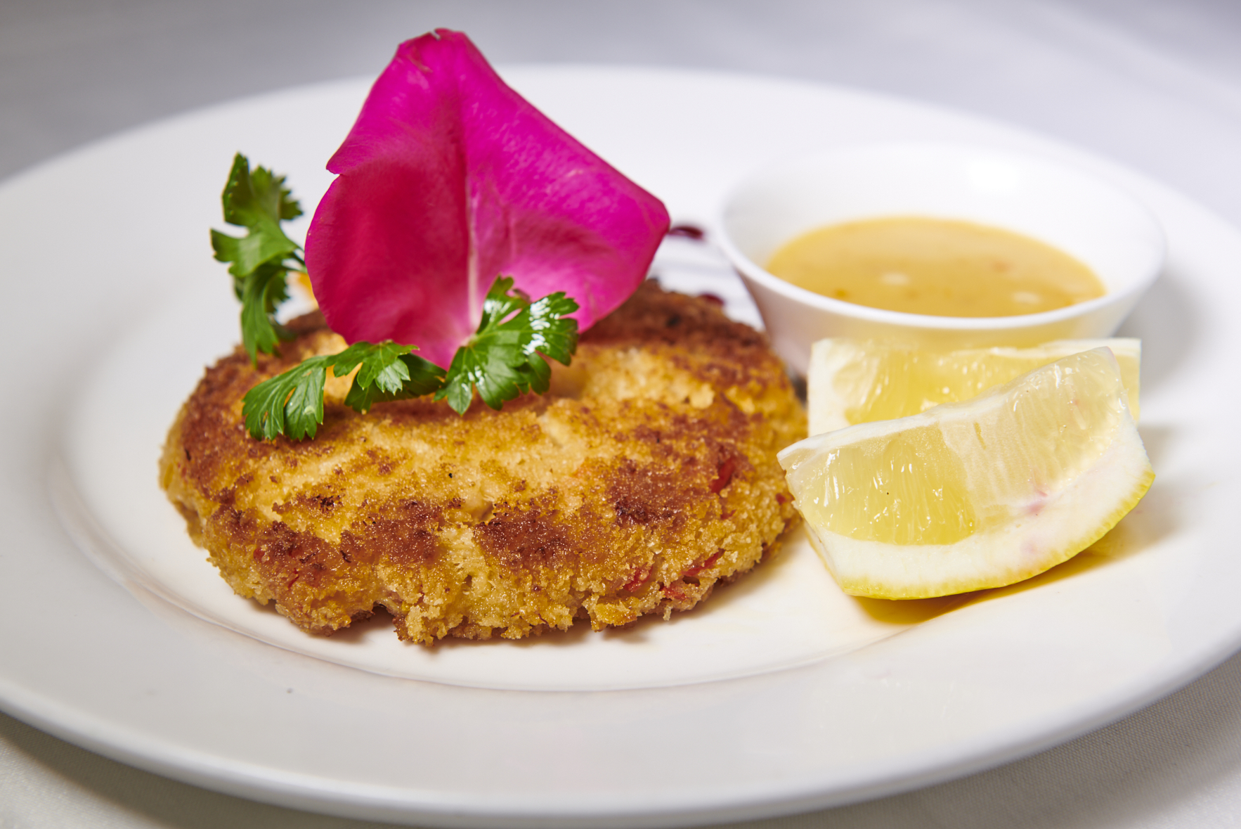 Order Magno's Crab Cake food online from Magno Grill store, New Rochelle on bringmethat.com