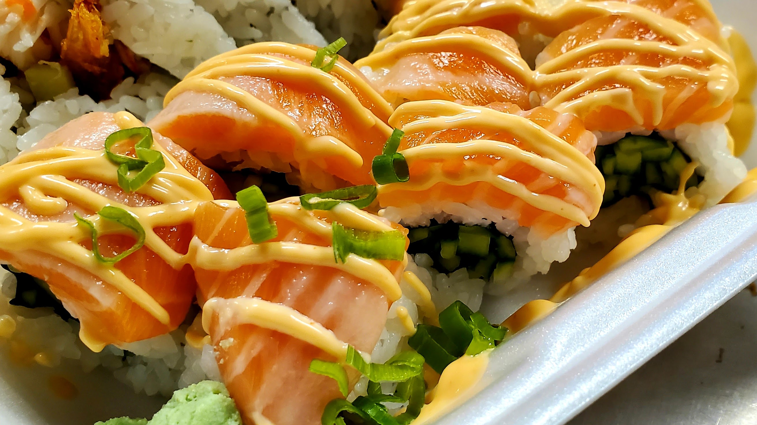 Order Spicy Salmon Roll food online from Shomi store, Stockton on bringmethat.com
