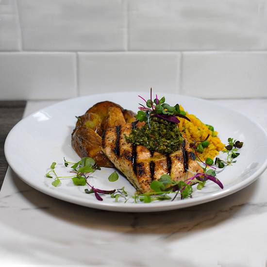 Order Salmon Con Salsa Verde food online from Malbec Argentinean Cuisine store, Pasadena on bringmethat.com