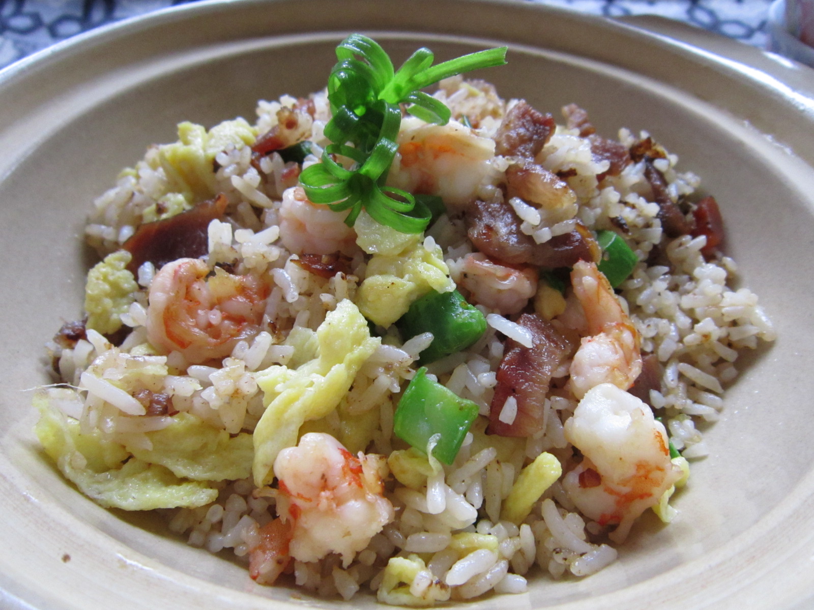 Order 31. Young Chow Fried Rice food online from Lian's Kitchen store, Garfield on bringmethat.com