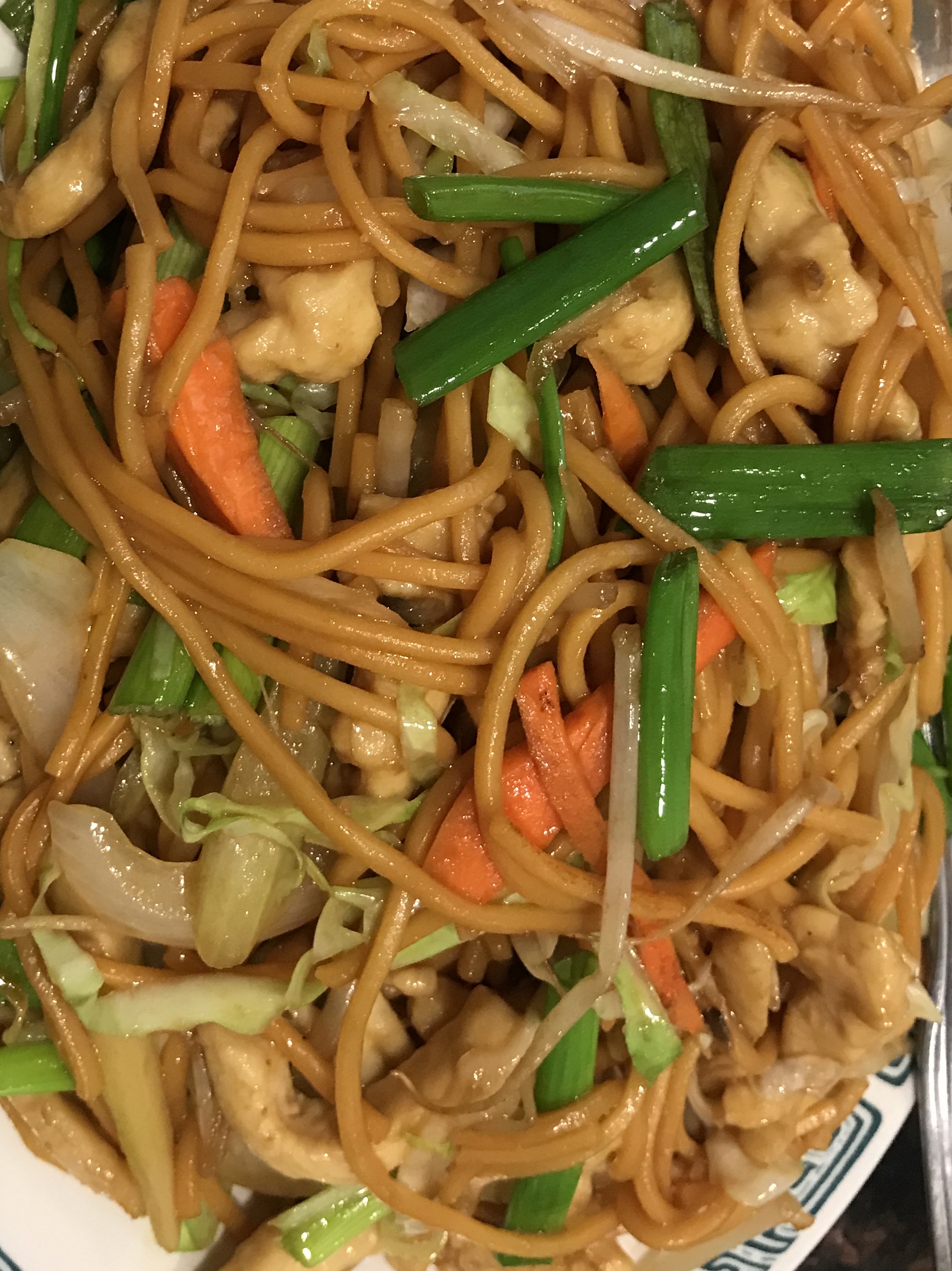 Order Chicken Lo Mein food online from Wang Chinese Cuisine store, Cathedral City on bringmethat.com