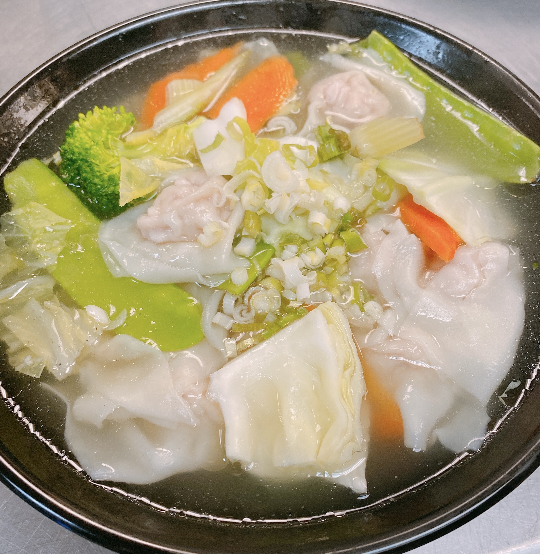 Order Vegetable Wonton Soup food online from Noodle Thyme store, Kennewick on bringmethat.com