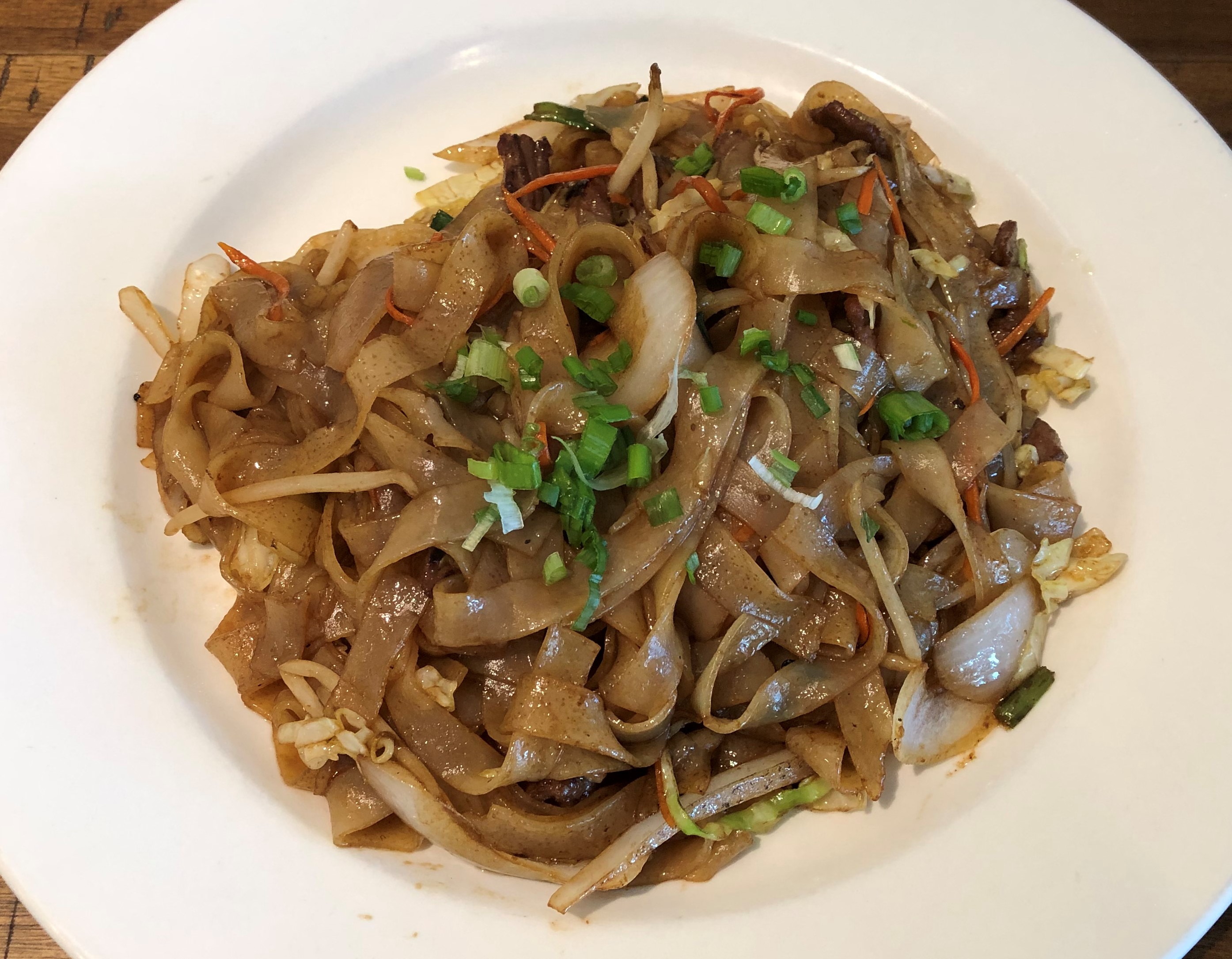 Order K6. Beef Chow Fun (Rice Noodles)  牛肉河粉 food online from Hai master kitchen store, Laguna Woods on bringmethat.com