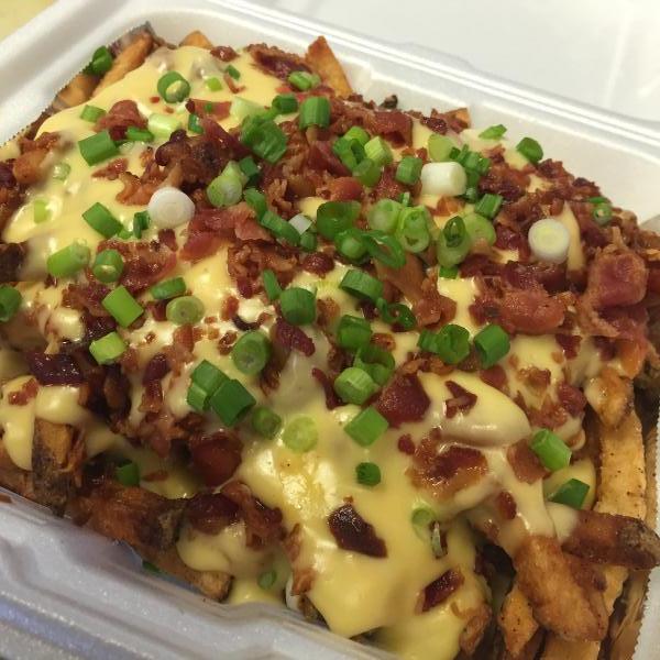 Order Chili Cheese Fries food online from Pigs On A Wing store, Lindenhurst on bringmethat.com