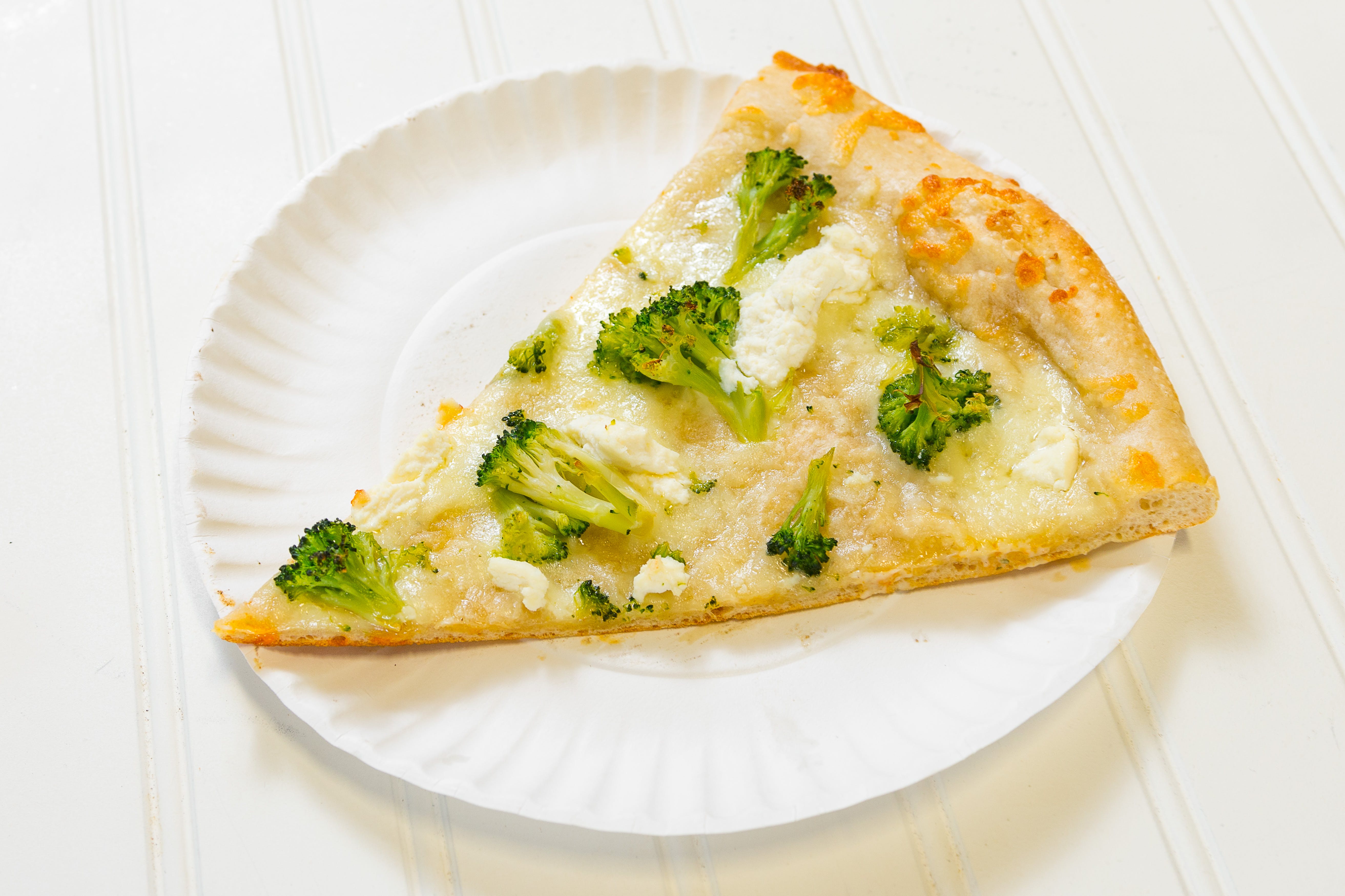 Order White Broccoli Pizza - Medium 14'' food online from Ray 1 Pizza store, Reading on bringmethat.com