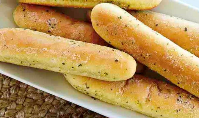 Order Garlic Cheese Bread Sticks food online from Bravo Pizza store, Los Angeles on bringmethat.com