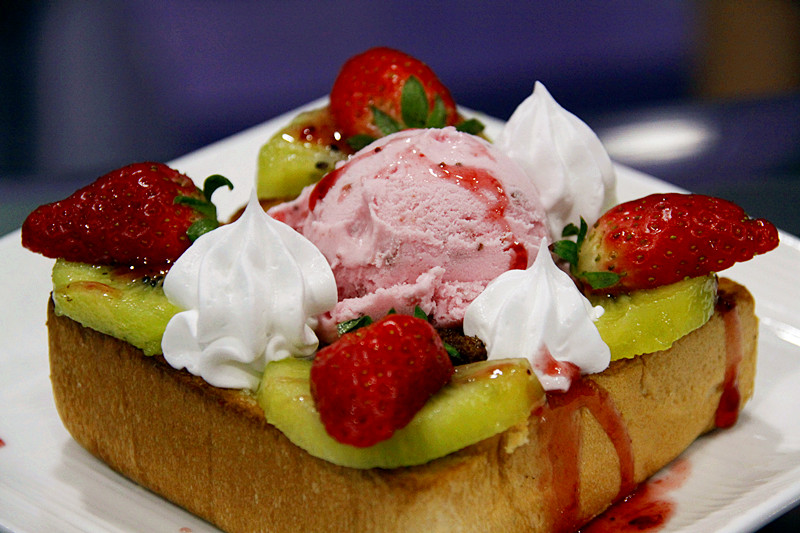 Order Kiwi and Strawberry Honey Toast food online from Sunshine Ice store, Weehawken on bringmethat.com