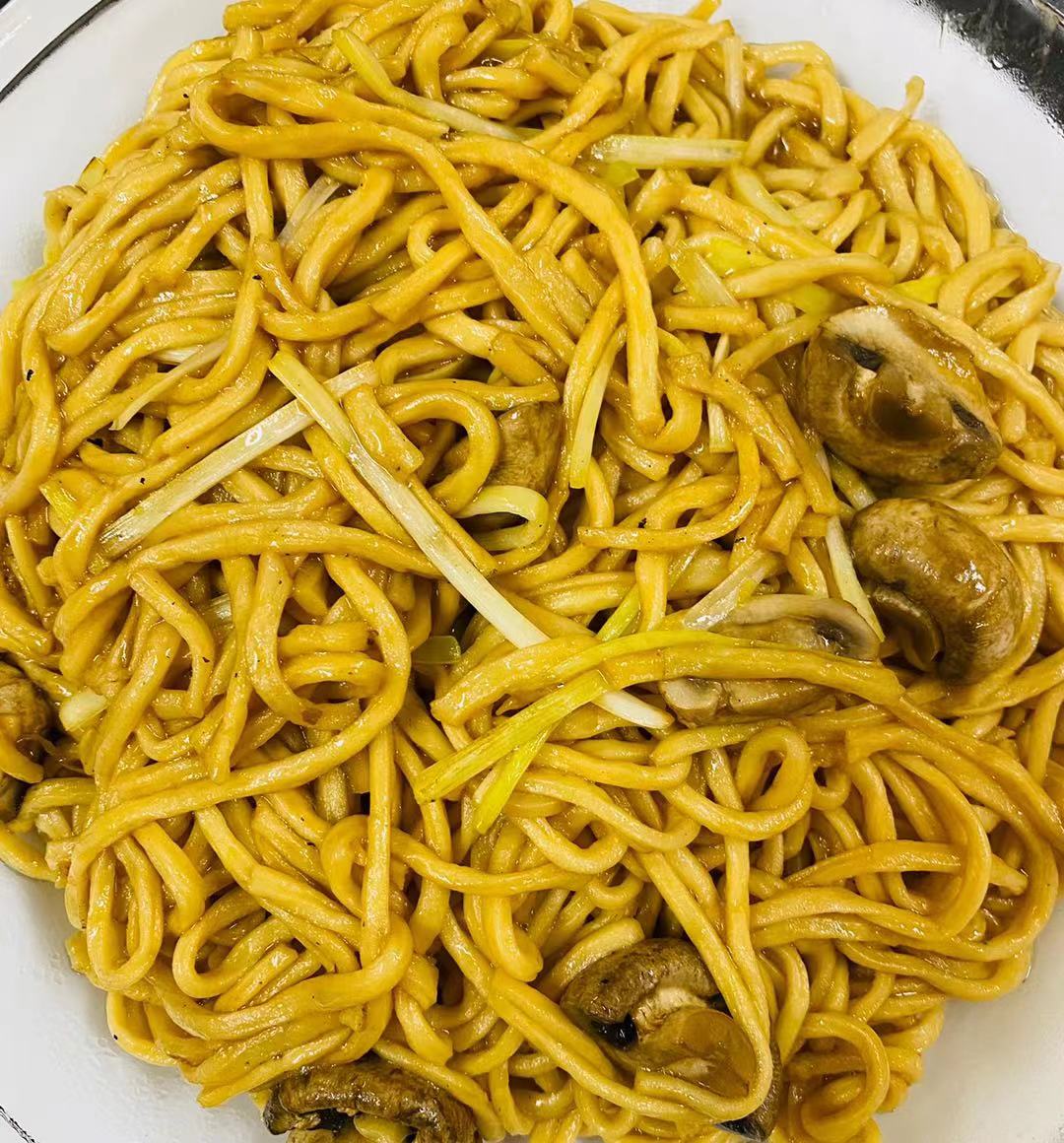 Order Dry Fried  Longevity Noodles w/YellowChive  韭黃干燒伊麵 food online from Dim Sum Club store, San Francisco on bringmethat.com