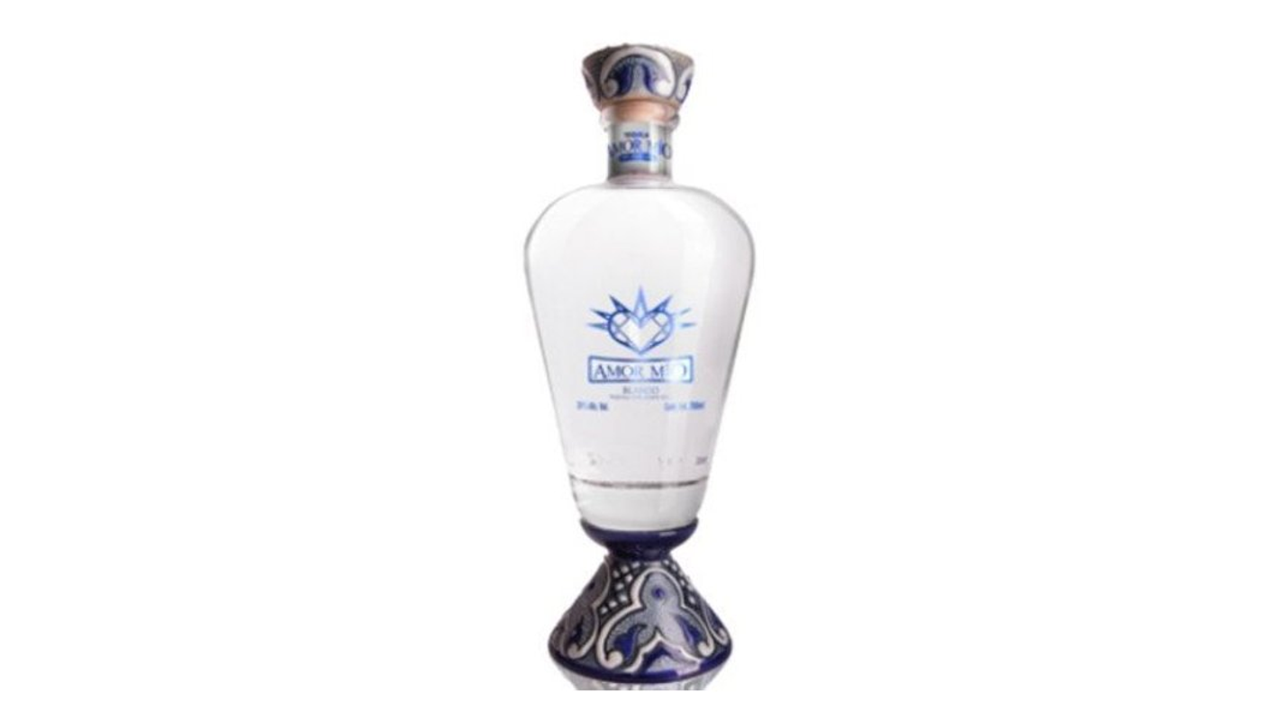 Order Amor Mio Blanco Tequila 750ml Bottle food online from Circus Liquor store, Los Angeles on bringmethat.com