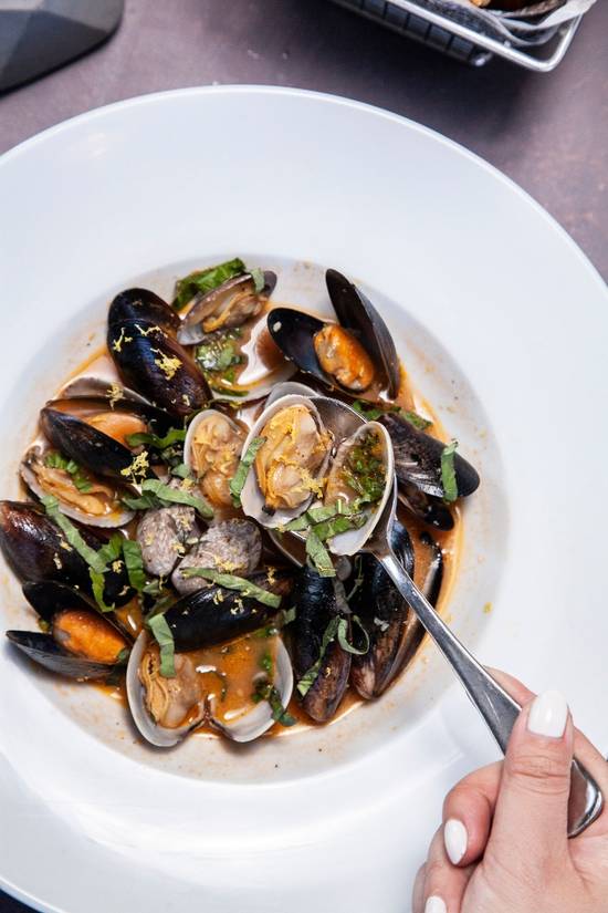 Order STEAM MUSSELS food online from The Dive Skc store, Temple City on bringmethat.com