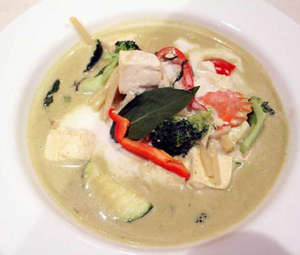 Order 24. Green Curry food online from Araya's Place store, Los Angeles on bringmethat.com