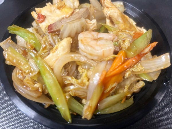 Order 42. House Special Chow Mein  (Chicken , Pork and Shrimp )    food online from Jj Panda store, York on bringmethat.com