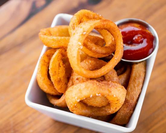 Order Beer Battered Onion Rings food online from Stout store, Studio City on bringmethat.com
