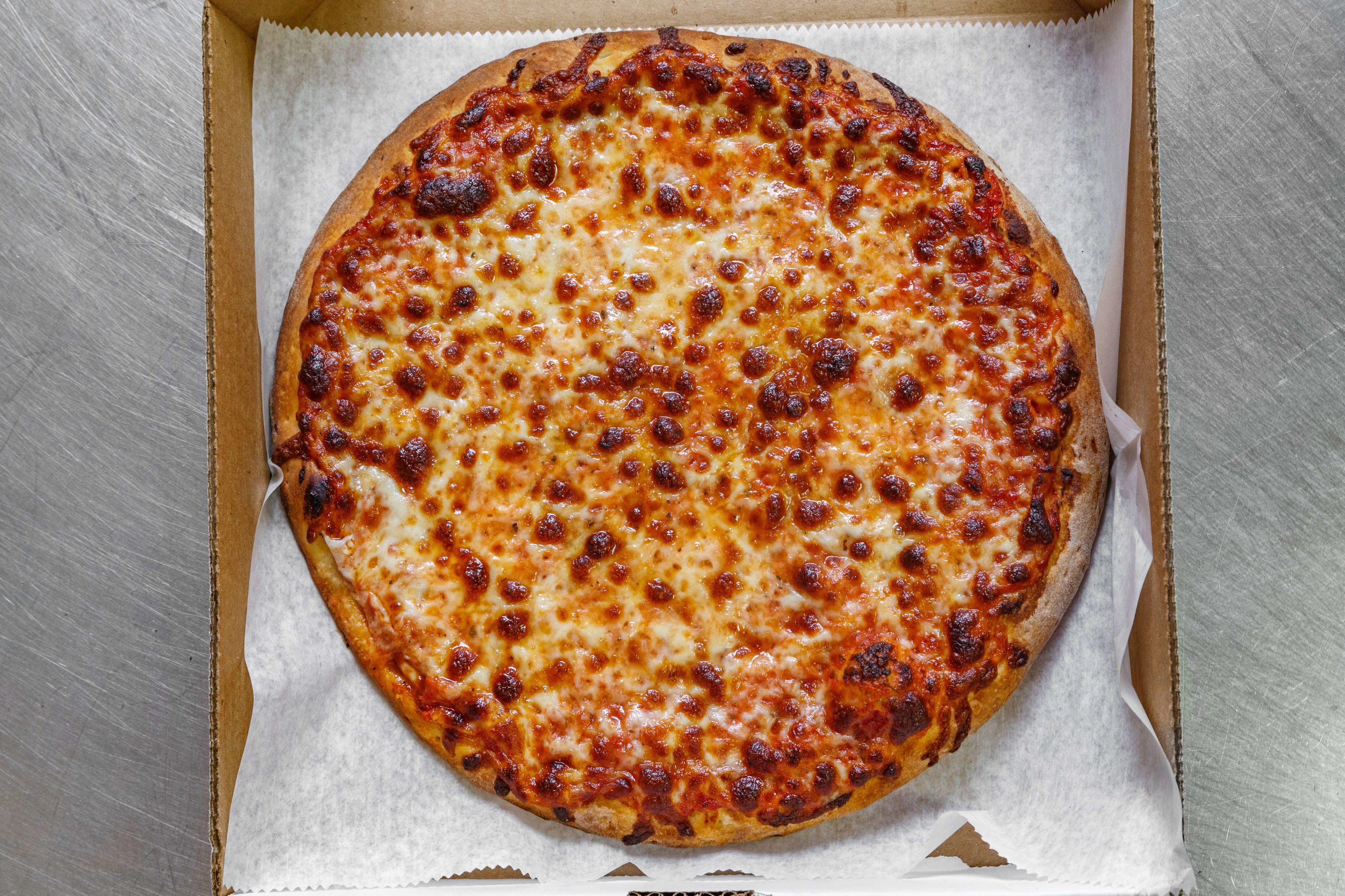 Order Cheese Pizza - Small 10” (6 Cut) food online from Pizza DeCasa store, Coraopolis on bringmethat.com