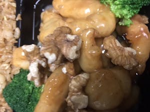 Order L午.Walnut Chicken 核桃鸡L38 food online from Moon Wok store, Lenexa on bringmethat.com