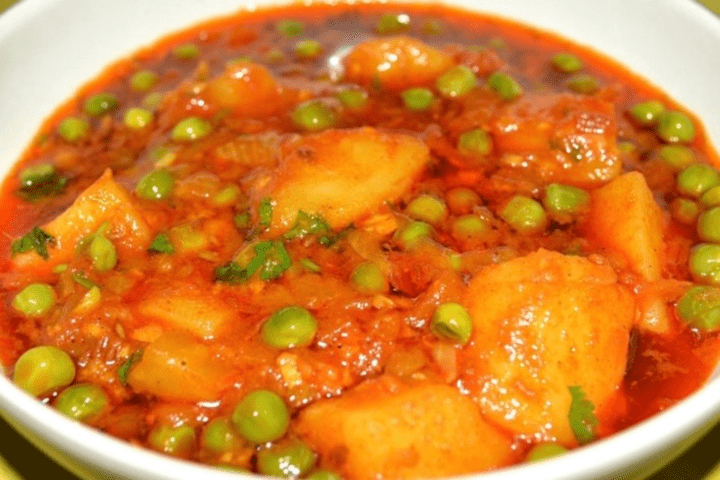 Order Aloo Mattar food online from Royal Kitchen store, Oakland on bringmethat.com