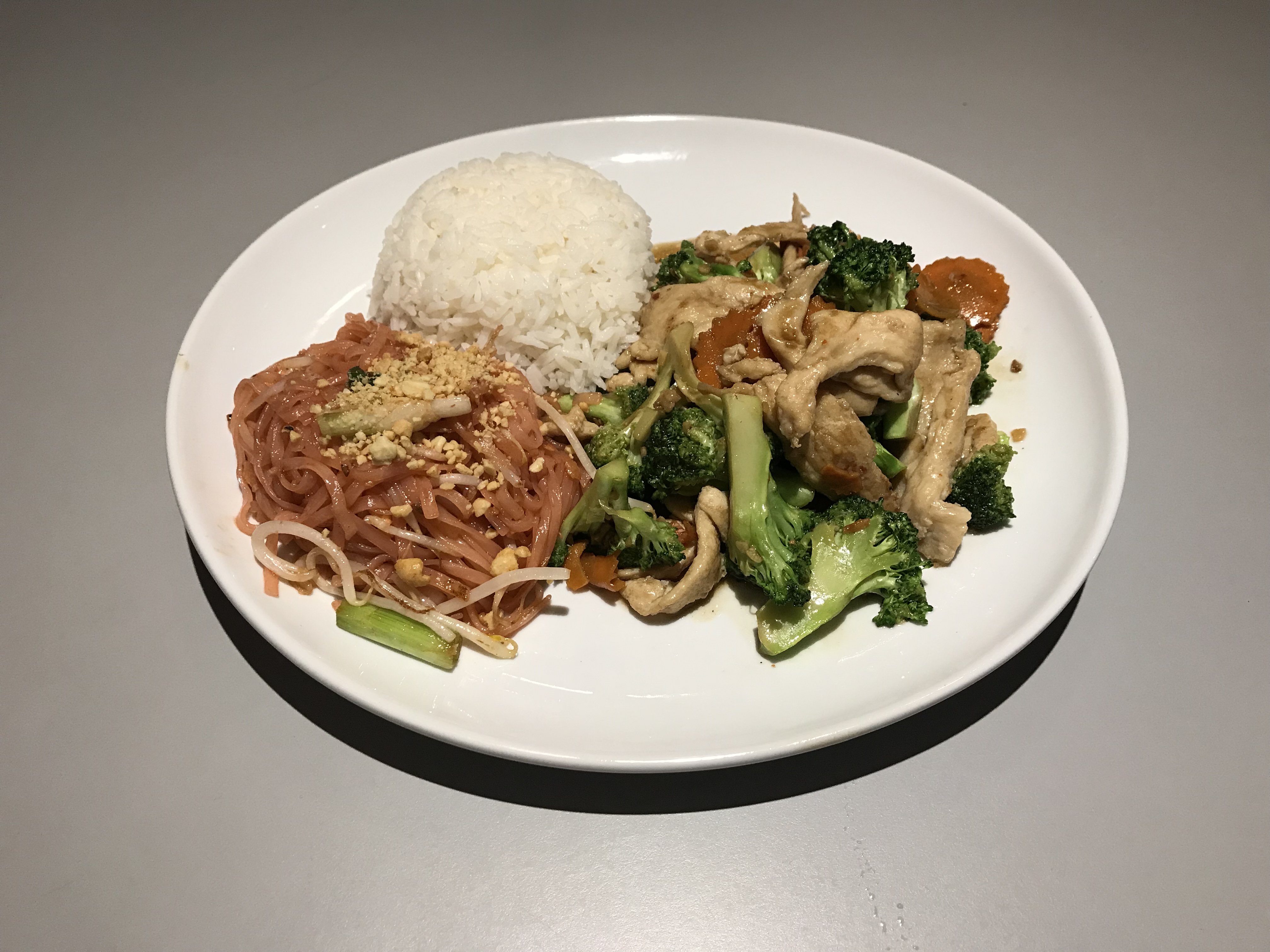 Order Combo Stir-Fried Broccoli Lunch food online from Chiangmai Thai Restaurant store, Lynnwood on bringmethat.com