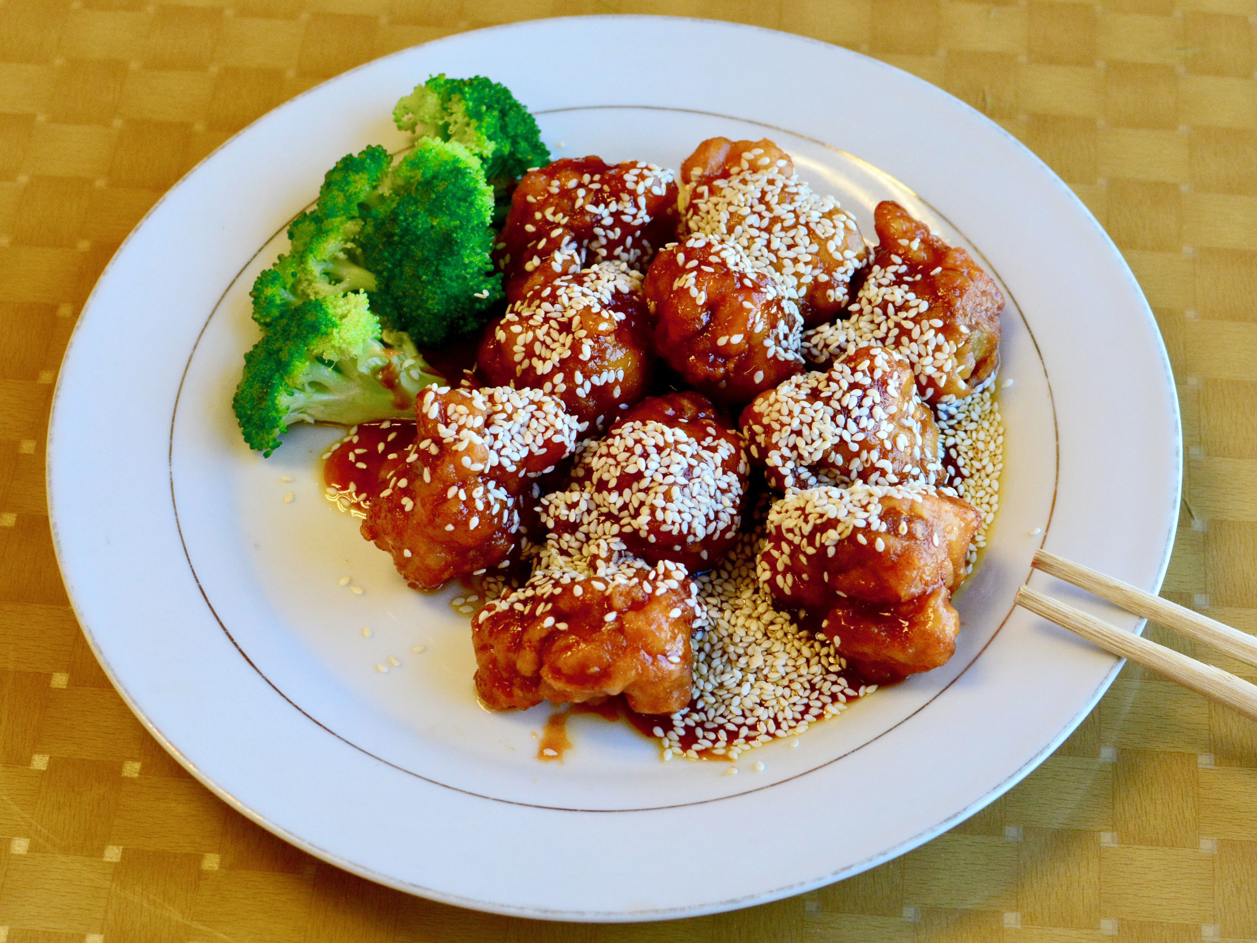 Order SP3. Sesame Chicken food online from Royal Golden Chinese Restaurant store, Herndon on bringmethat.com
