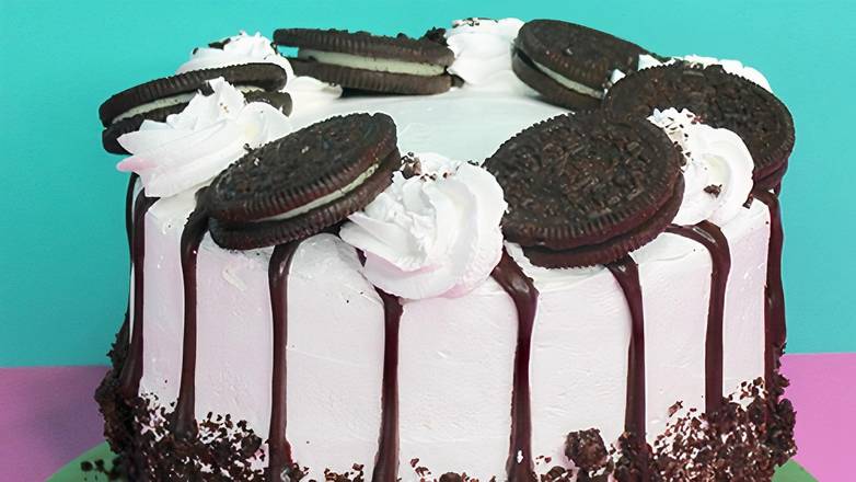 Order Classic Oreo Cake food online from Amy's Ice Creams store, Austin on bringmethat.com