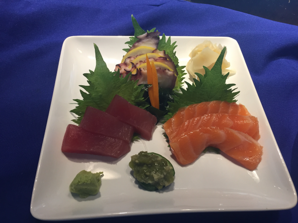 Order Sashimi Lunch (Lunch Only) food online from Hyuga Sushi store, San Marcos on bringmethat.com