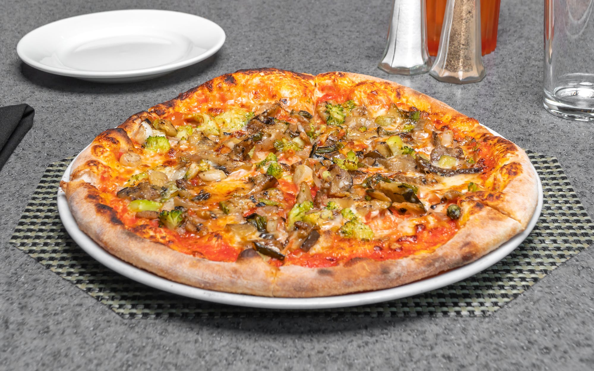 Order Vegetariana Pizza food online from Al Dente store, Washington on bringmethat.com