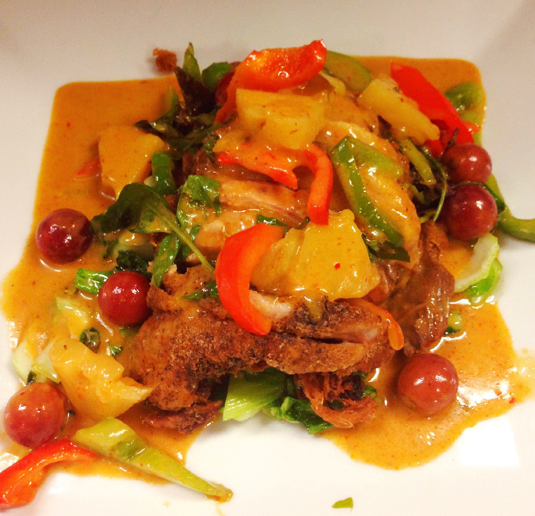 Order D3. Duck Pineapple Curry food online from Papa Thai Chef store, Williamstown on bringmethat.com