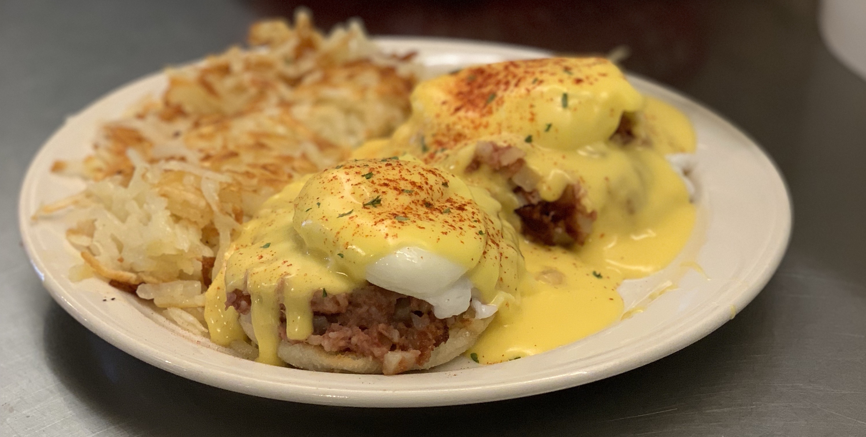 Order Corned Beef Hash Benedict food online from Parkway family restaurant store, Madison on bringmethat.com