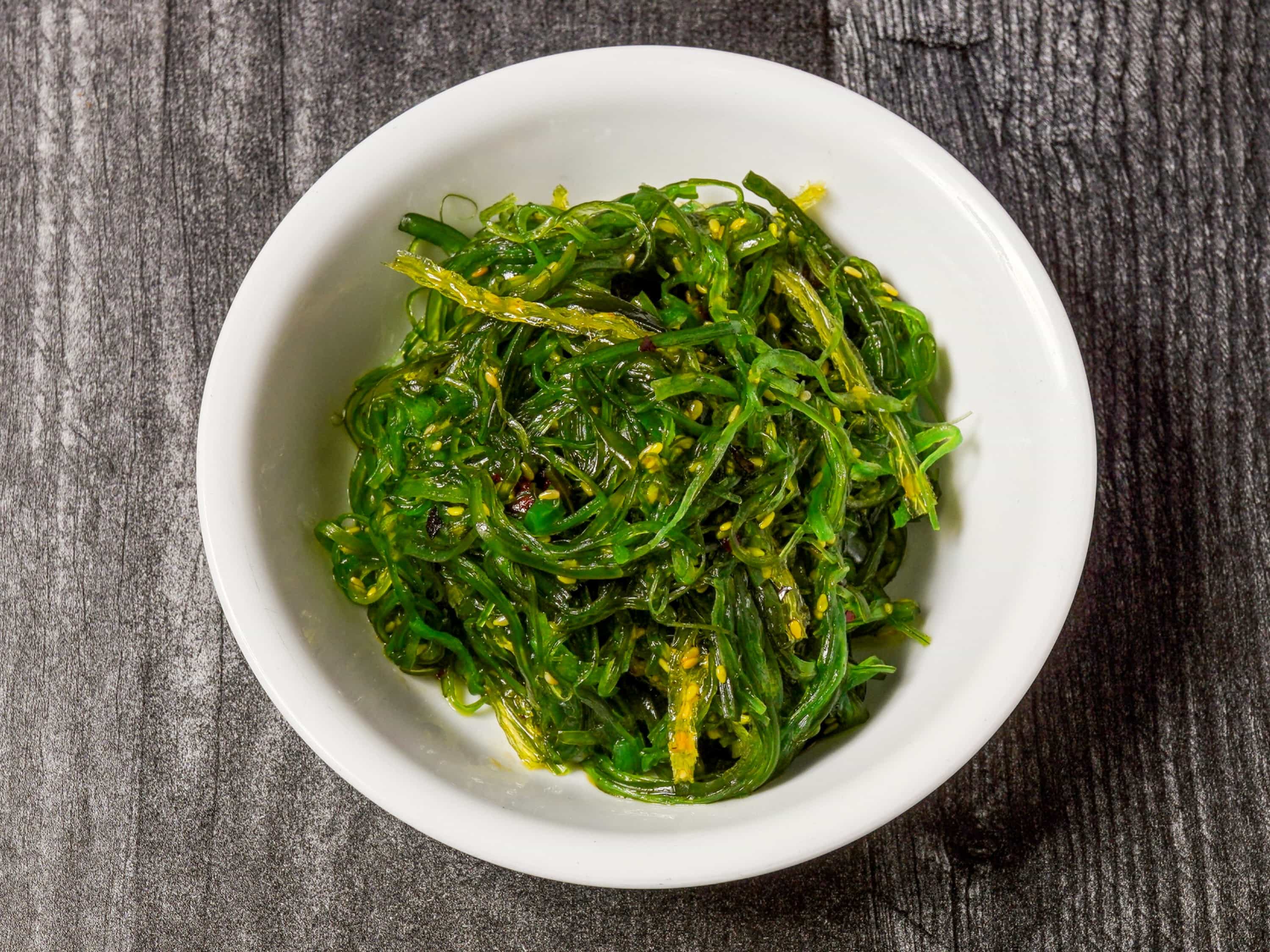 Order Seaweed Salad food online from Sushi Express store, Park Ridge on bringmethat.com