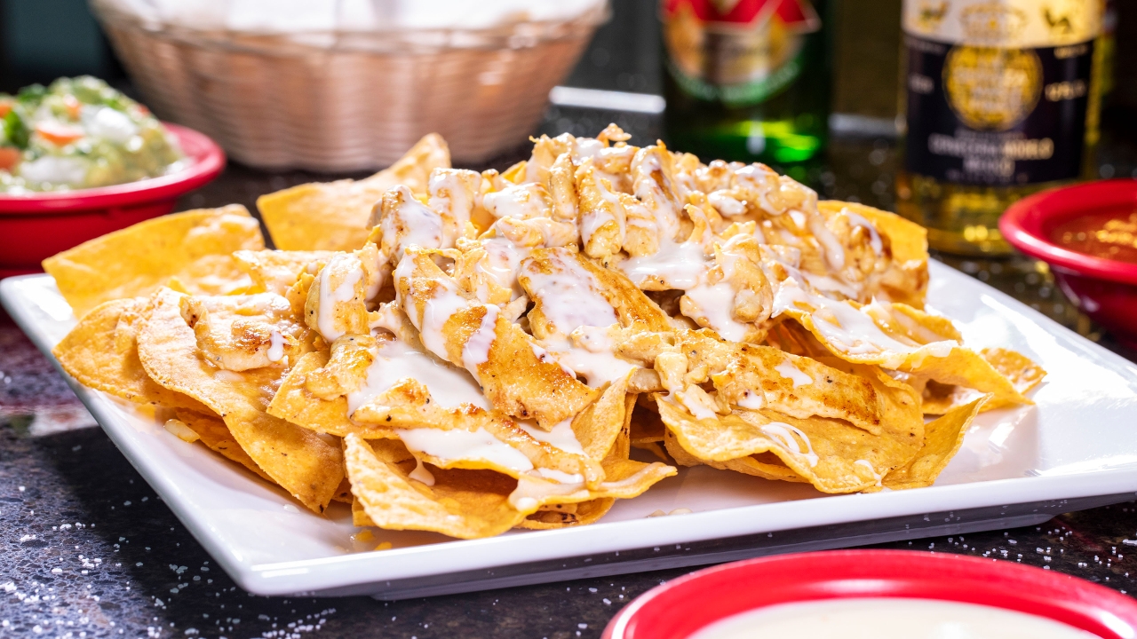 Order Nachos with Chicken food online from Casa Grande store, South Point on bringmethat.com